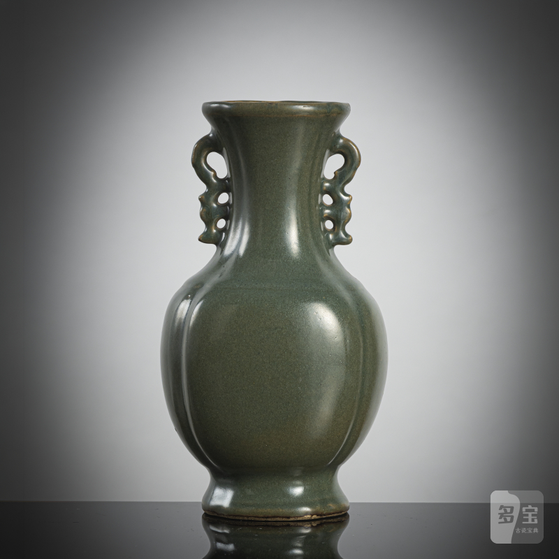 A good 'Teadust' glazed porcelain vase with side handles